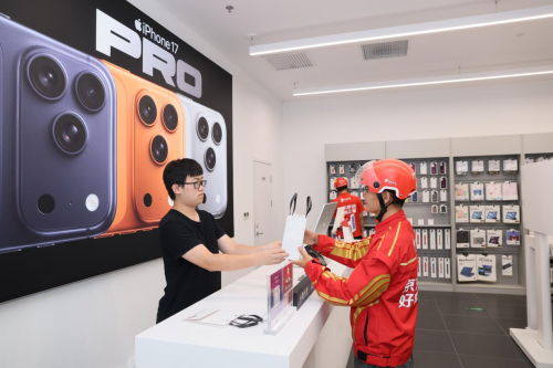 全國(guó)各地京東騎手涌入Apple門店 第一時(shí)間為果粉送達(dá)新機(jī)